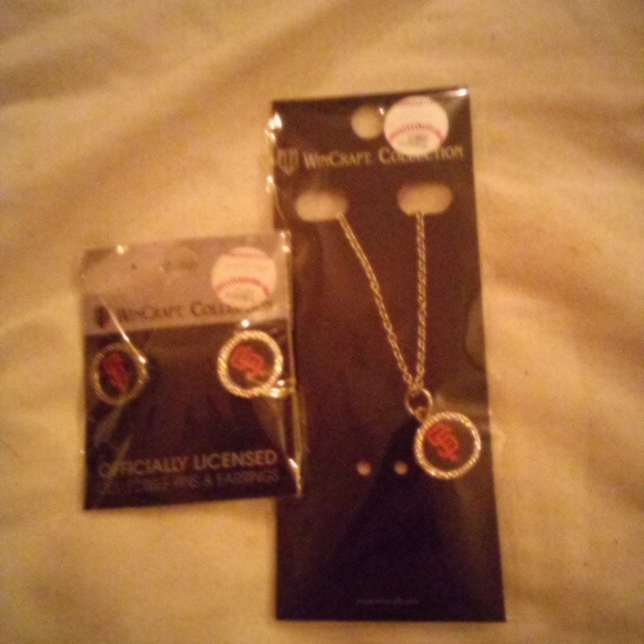 MLB SF Giants Necklace & Earrings - Picture 2 of 4